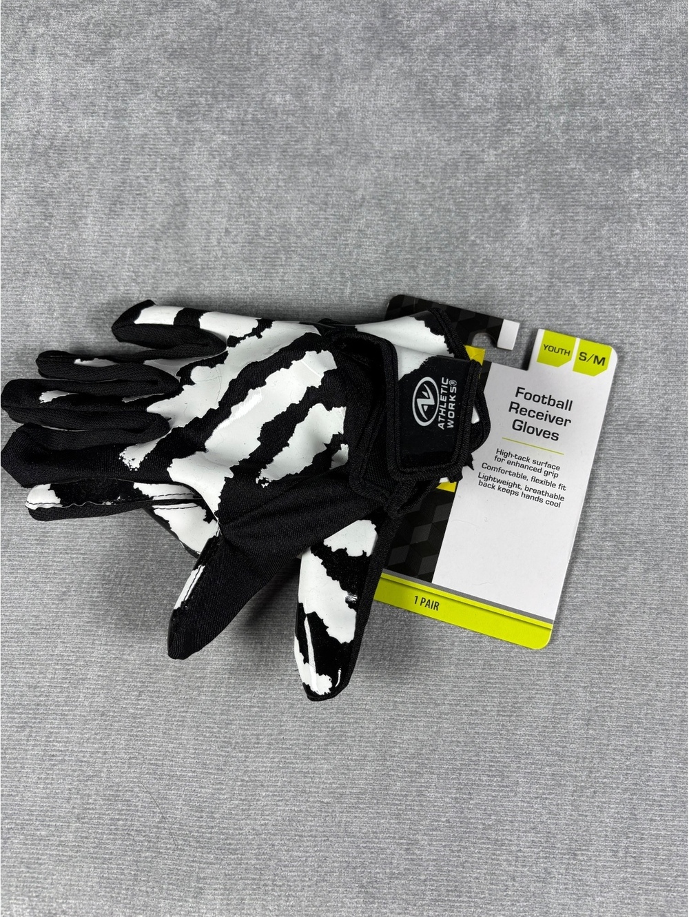 NWT Athletic Works Youth Football Receiver Gloves Sticky Silicone Grip Size S/M